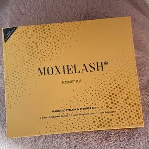 Brand new never used Moxie Honey Lash Kit